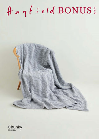 S10226 Reversible Diamond Blanket in Hayfield Bonus Chunky