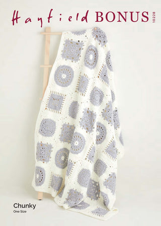 S10228 Noughts And Crosses Blanket in Hayfield Bonus Chunky