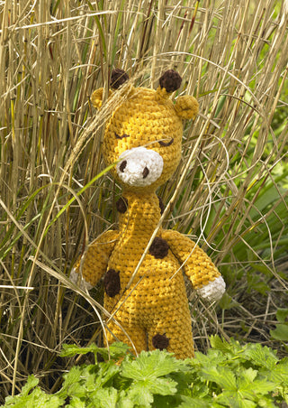 JB930 George Giraffe in James C Brett Flutterby Chunky