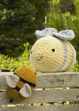 JB936 Bonnie & Brucie Bumble Bees in James C Brett Flutterby Chunky & Huggble Super Chunky